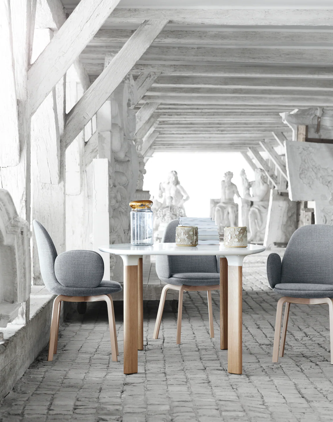 Analogue Dining table des. Jaime Hayon - White / Oak - made by Fritz Hansen - Image 12