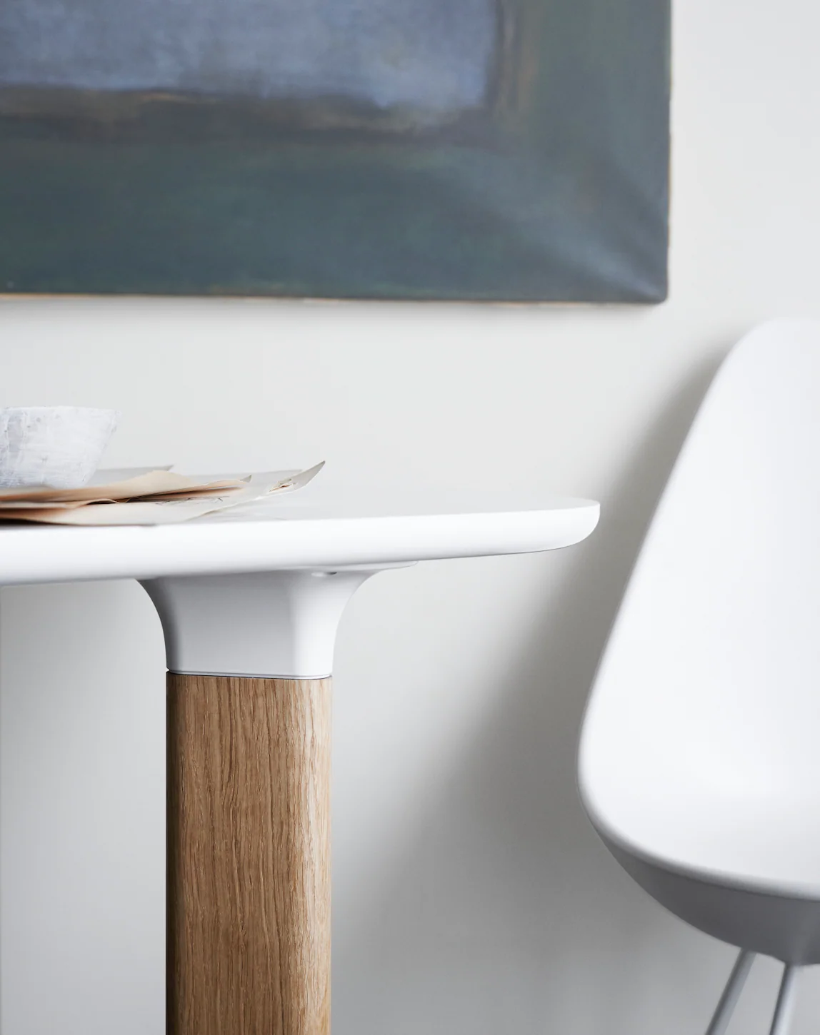 Analogue Dining table des. Jaime Hayon - White / Oak - made by Fritz Hansen - Image 3