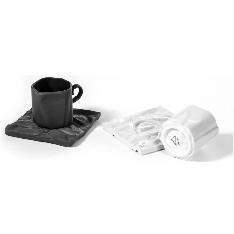 Bent Espresso Cup & Saucer - Black - des. Marek Cecula, Polskie Fabryki Porcelany – Ćmielów Design Studio - Image 2