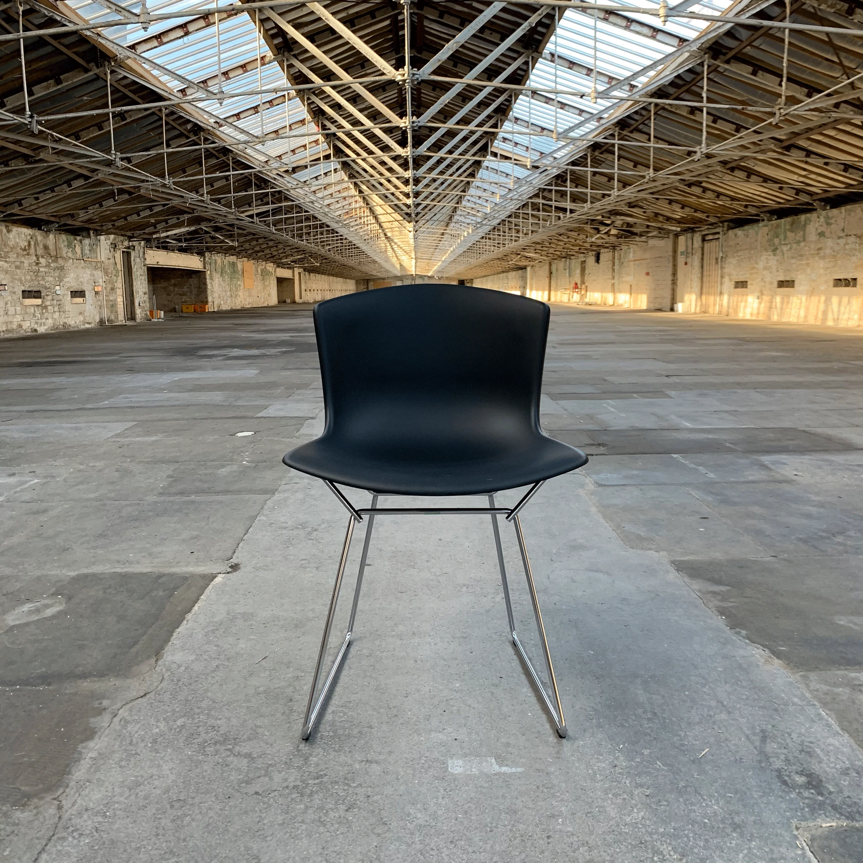 Bertoia Plastic Side Chair des. Harry Bertoia, 1956 - black shell / chrome base (made by Knoll)