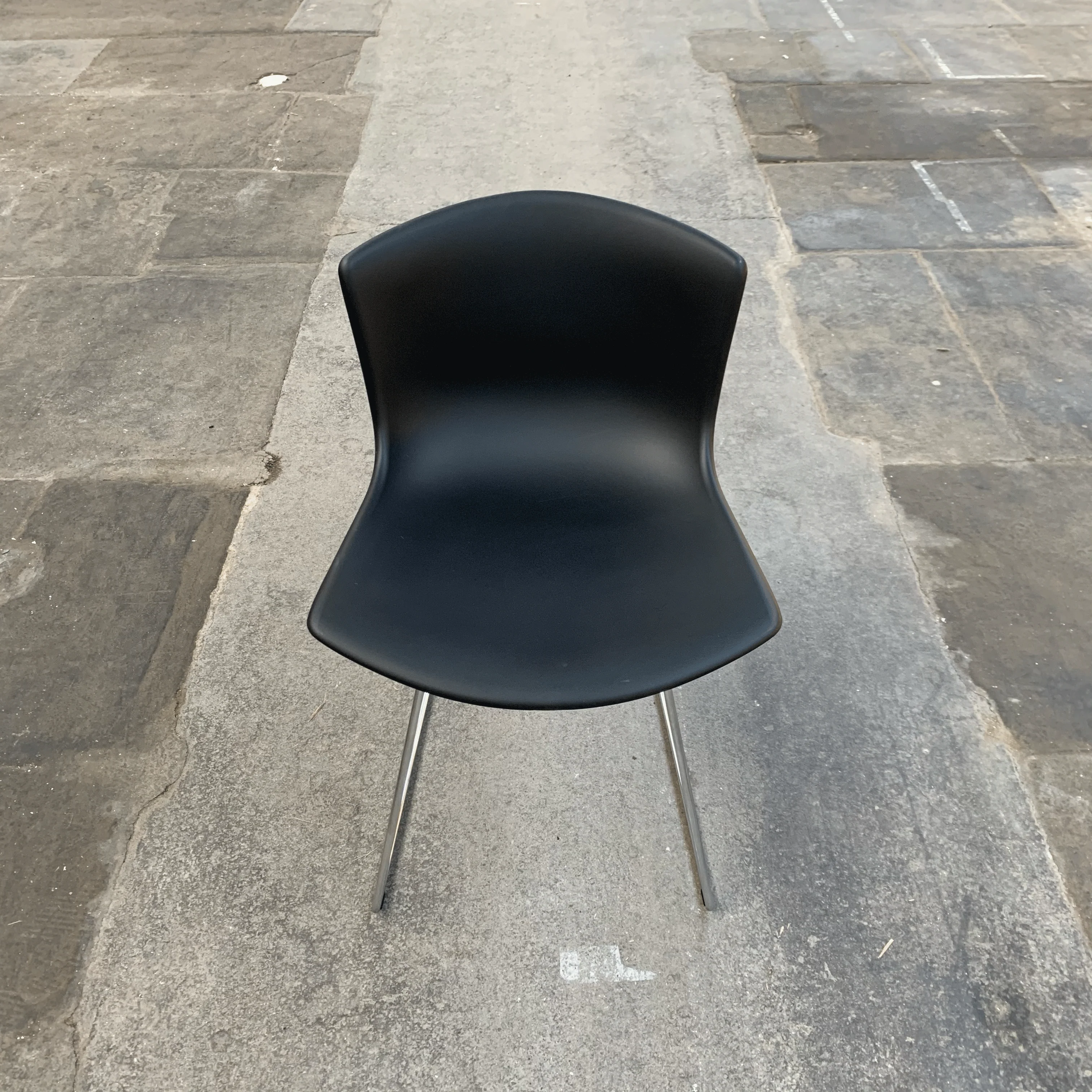 Bertoia Plastic Side Chair des. Harry Bertoia, 1956 - black shell / chrome base (made by Knoll) - Image 2