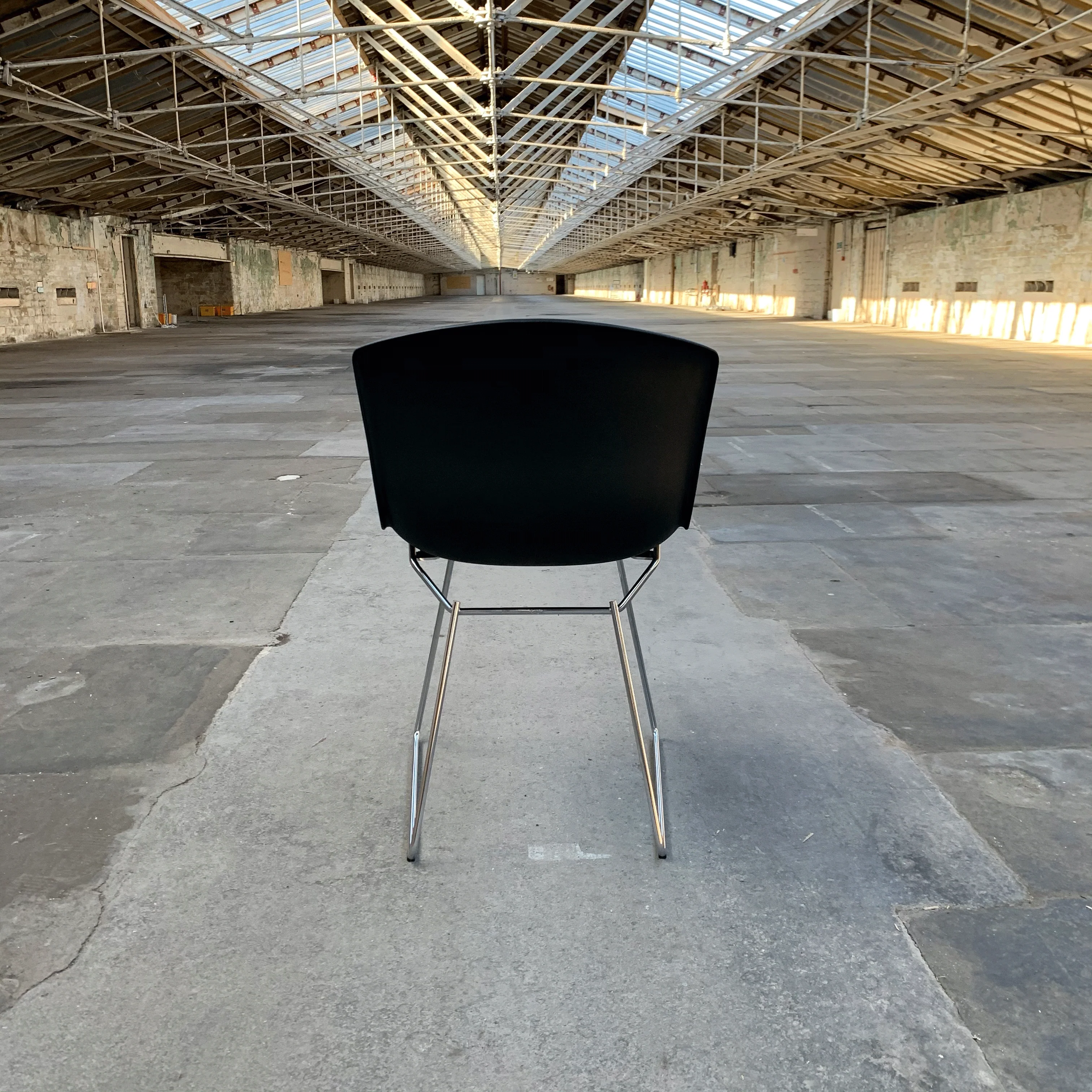 Bertoia Plastic Side Chair des. Harry Bertoia, 1956 - black shell / chrome base (made by Knoll) - Image 6