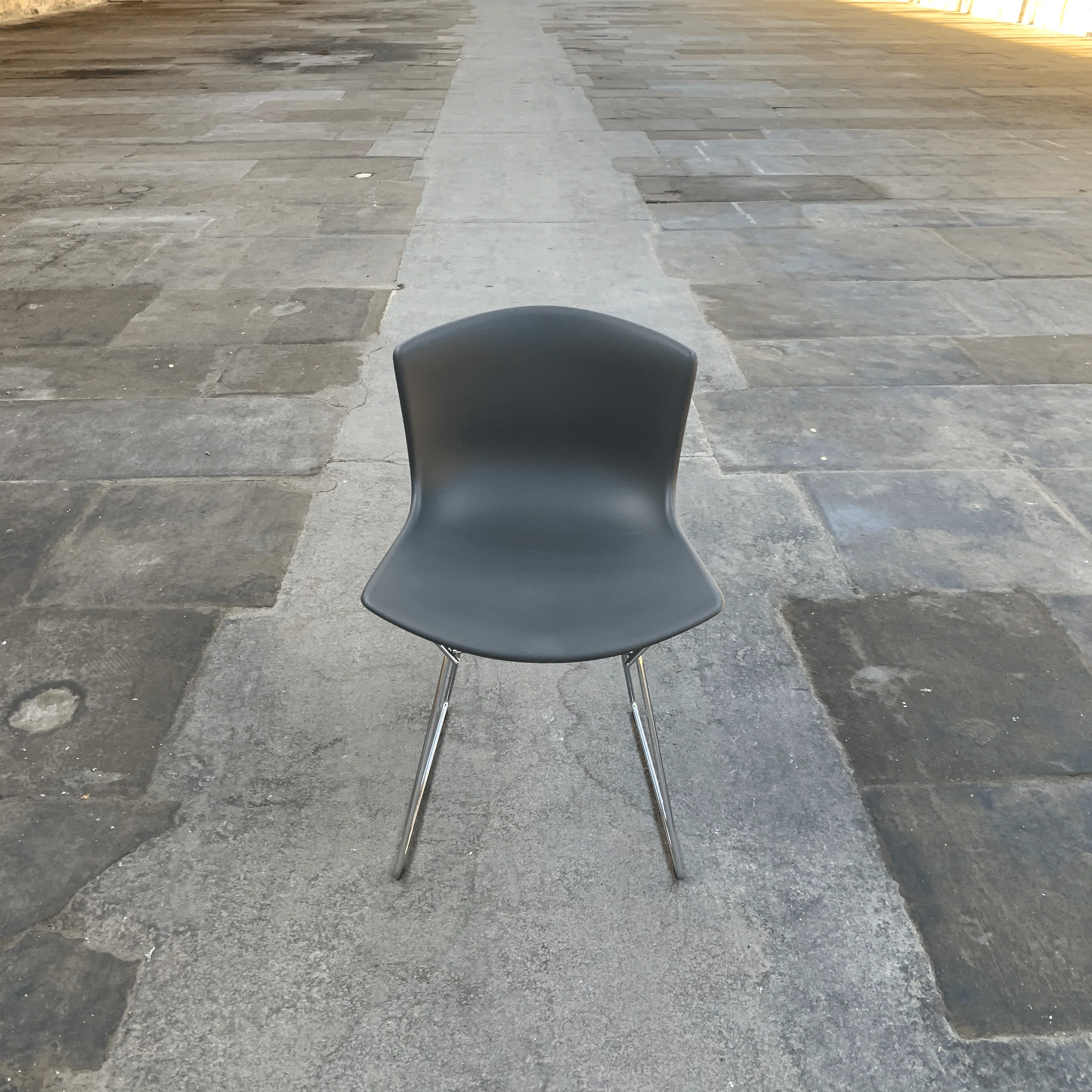 Bertoia Plastic Side Chair des. Harry Bertoia, 1956 - grey shell / chrome base (made by Knoll) - Image 3