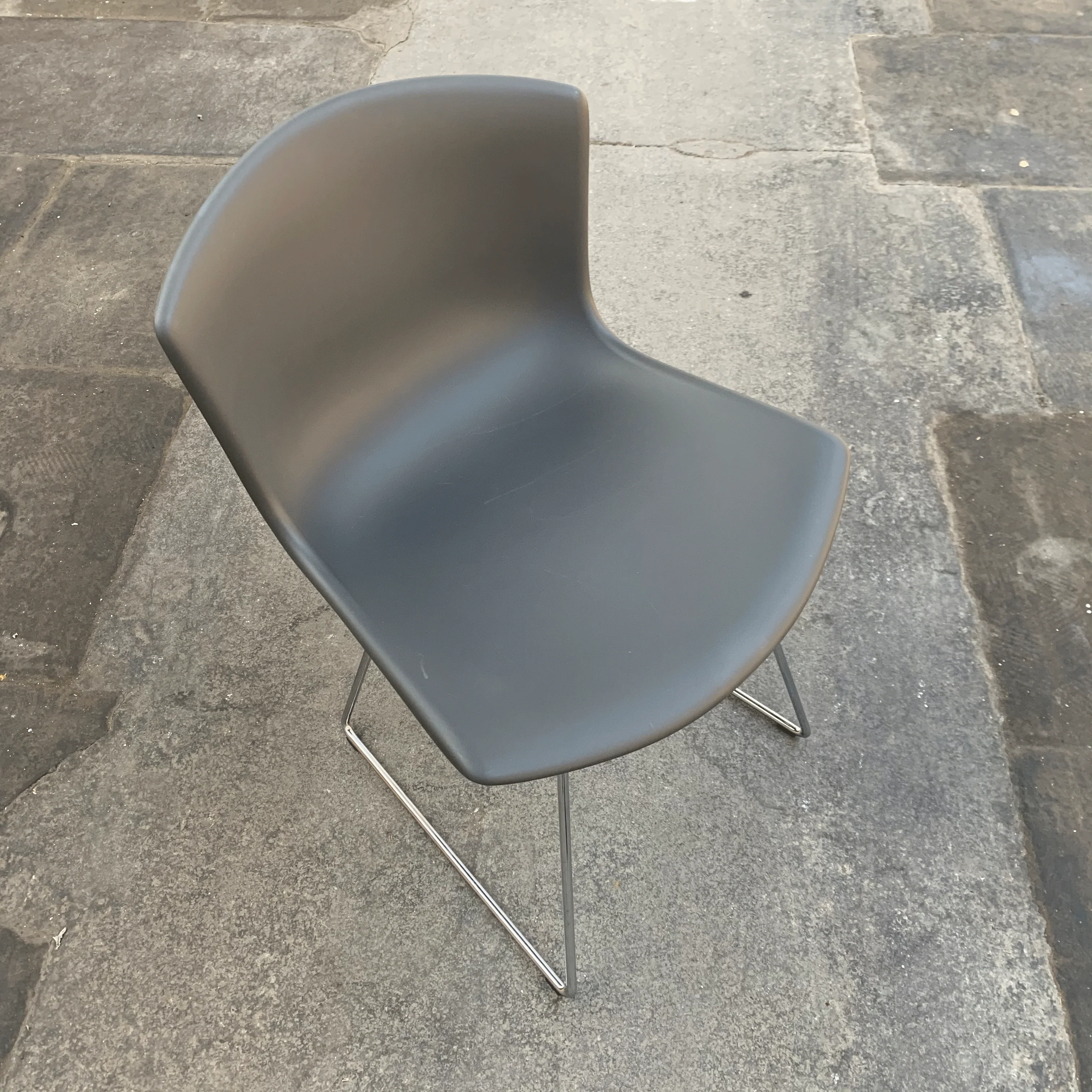 Bertoia Plastic Side Chair des. Harry Bertoia, 1956 - grey shell / chrome base (made by Knoll) - Image 4