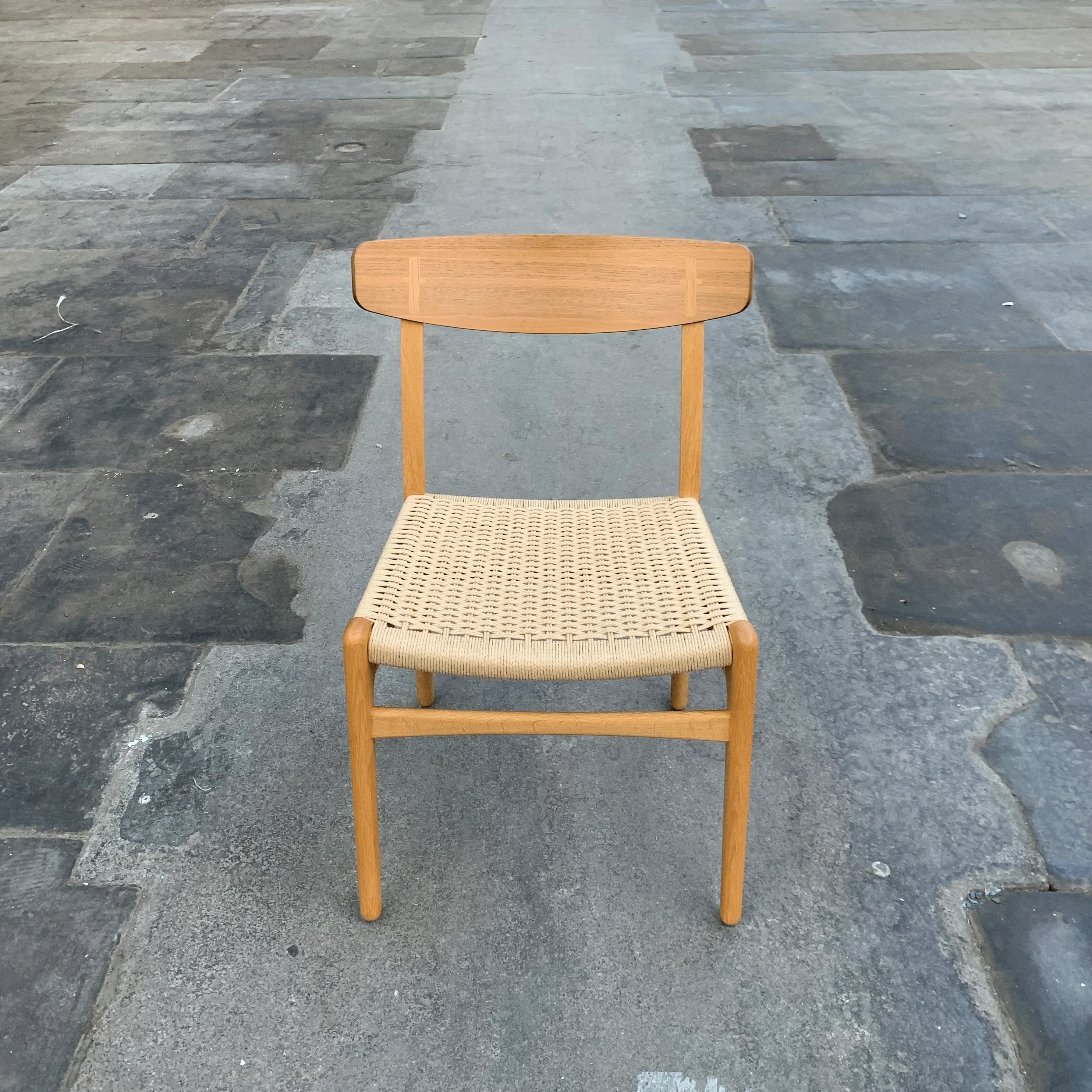 CH23 Dining Chair - oak frame with walnut backrest - des Hans J. Wegner, (made by Carl Hansen & Son) - Image 3