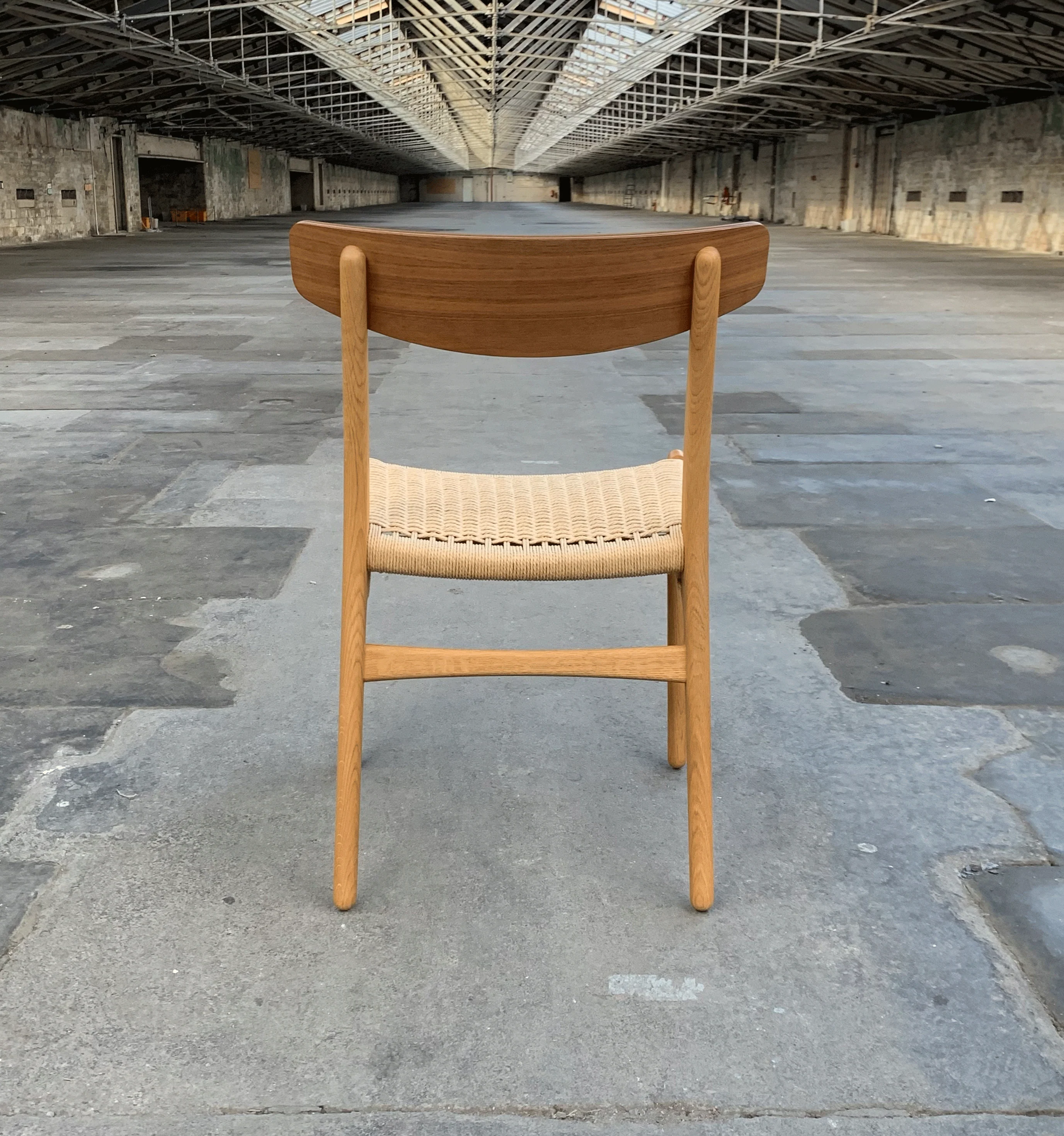 CH23 Dining Chair - oak frame with walnut backrest - des Hans J. Wegner, (made by Carl Hansen & Son) - Image 7