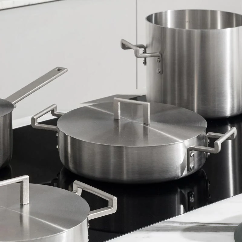 Convivio Low Casserole - 28cm -  des. David Chipperfield and Pietro Leeman for Alessi - Image 3