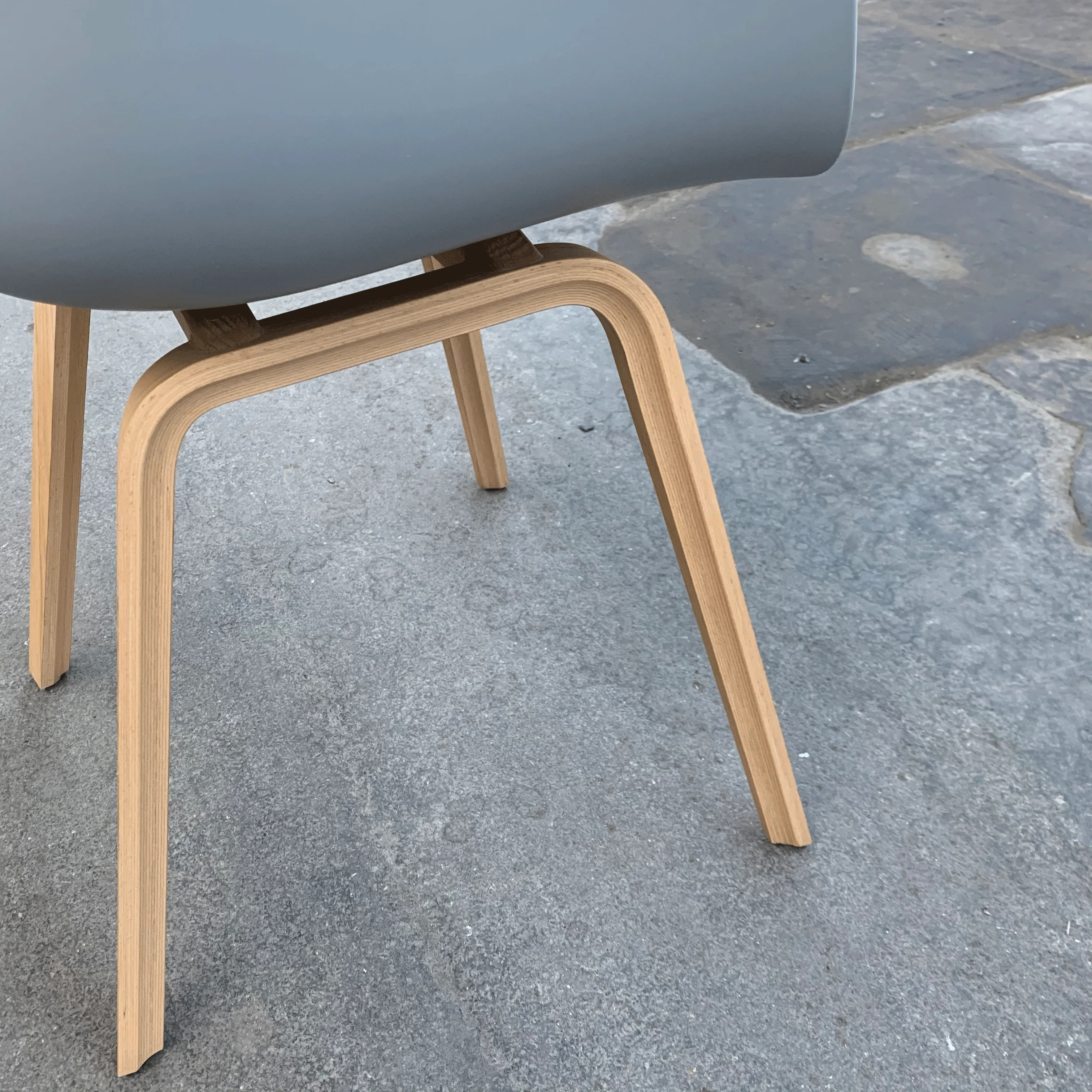 About a Chair AAC22 in concrete grey - des. Hee Welling (made by Hay) - Image 4