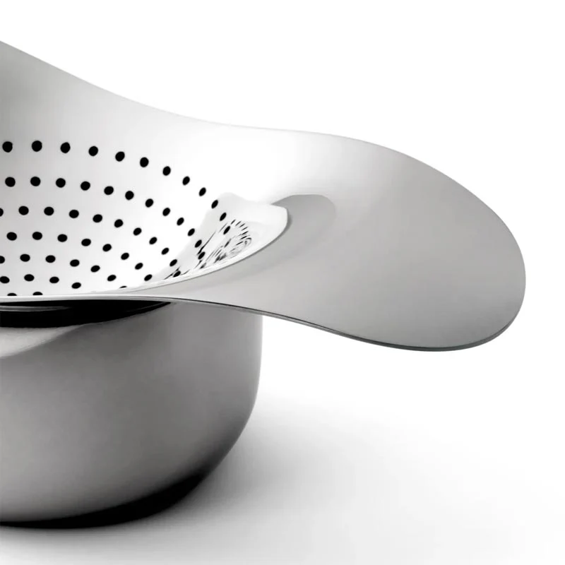 Drift tea strainer & bowl by Robert Welch - Image 2