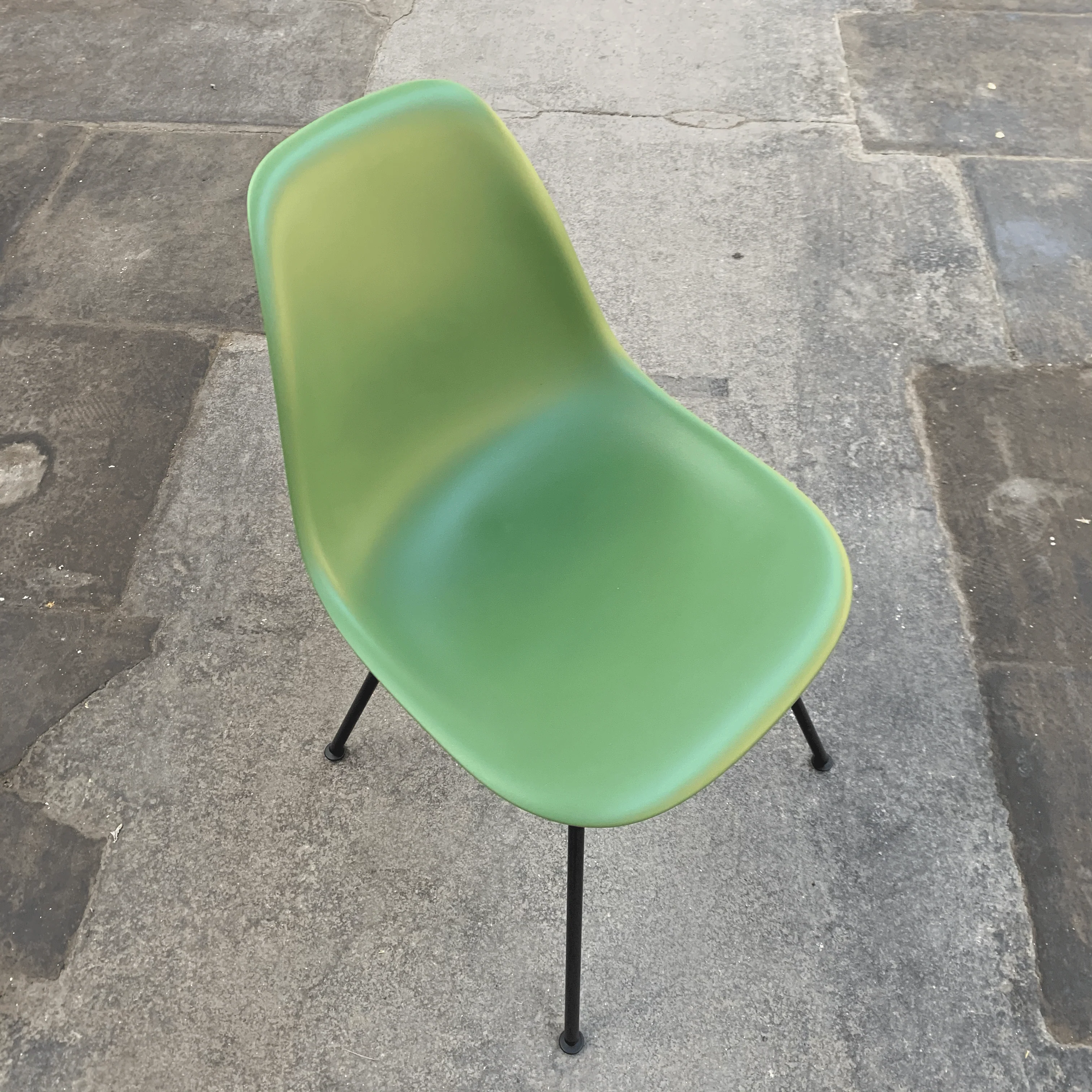 DSX RE Plastic Side Chair des. C&R Eames, 1950 - forest shell / black legs (made by Vitra) - Image 5