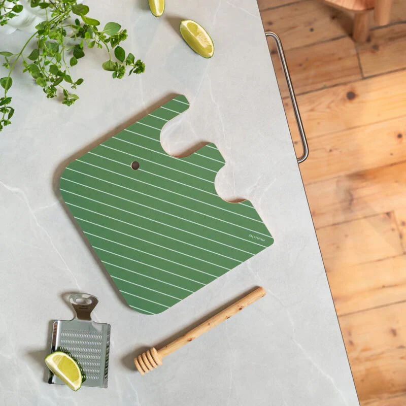 Elephant Chop & Serve board - Small 21 x 19 cm - Green - by Muurla - Image 2