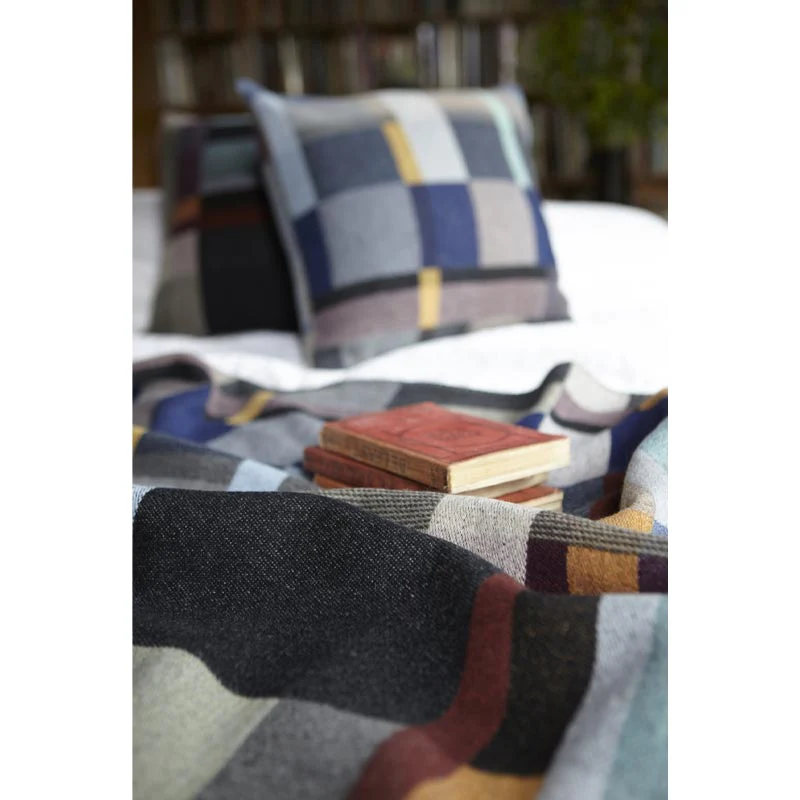 Erno 100% Merino Lambswool Block Throw - Dark - by Wallace Sewell - Image 4