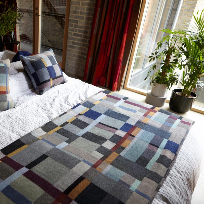 Erno 100% Merino Lambswool Block Throw - Dark - by Wallace Sewell - Image 6