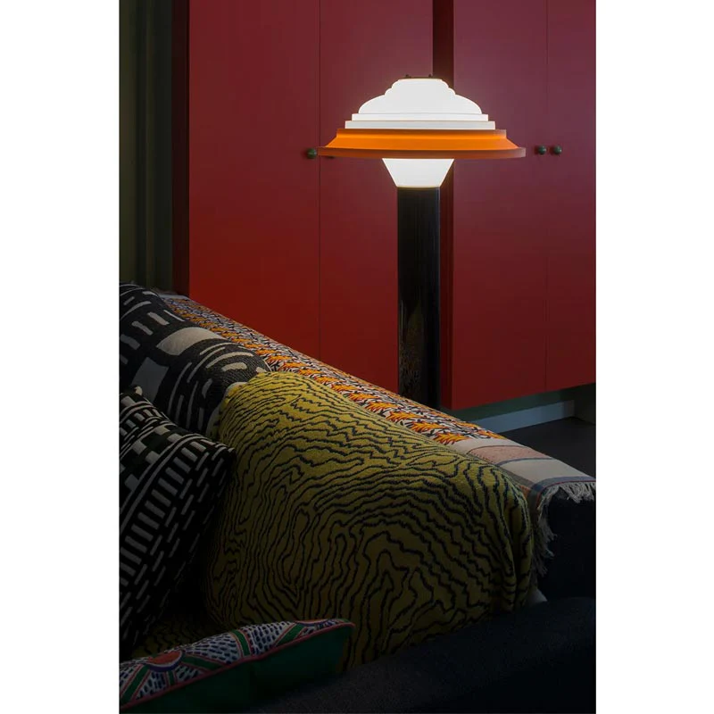 FL4 Floor Lamp, black base with white & orange shade, des. George Sowden for Sowdenlight - Image 3