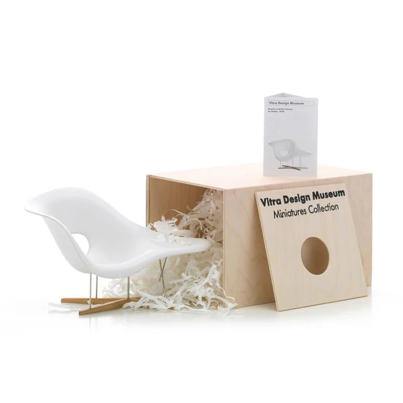 Miniature La Chaise Chair, des. Charles & Ray Eames 1948, made by Vitra - Image 2