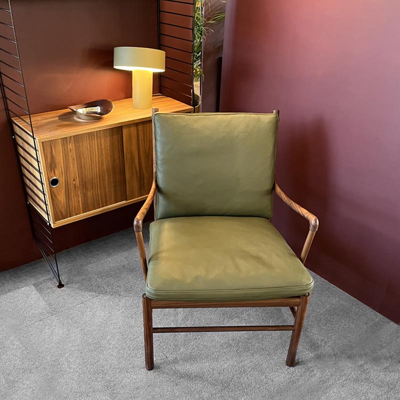OW149 Colonial Chair lounge chair in oiled walnut with leather upholstery - des. Ole Wanscher (made by Carl Hansen)