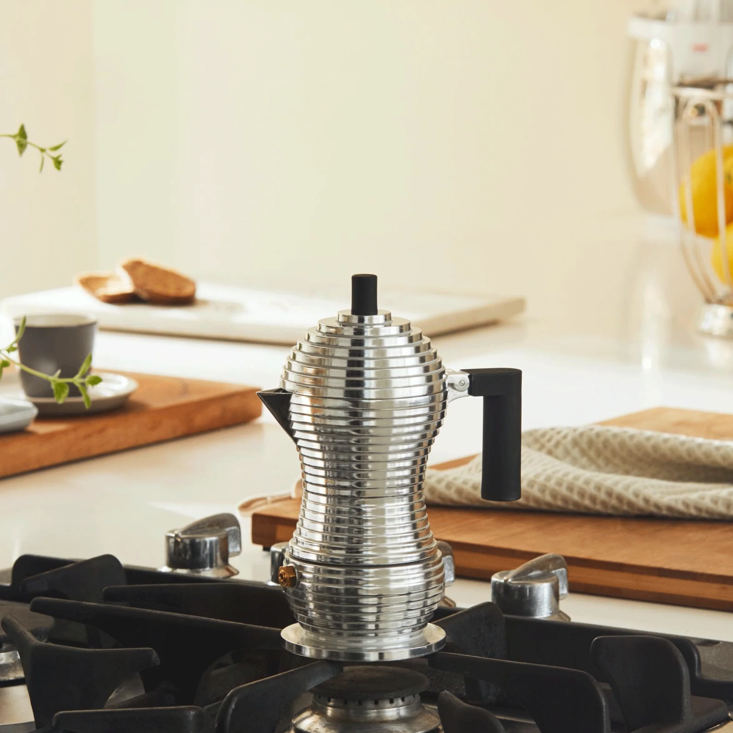 Pulcina Coffee maker - 6 cup, black - des. Michele de Lucchi (made by Alessi) - Image 4