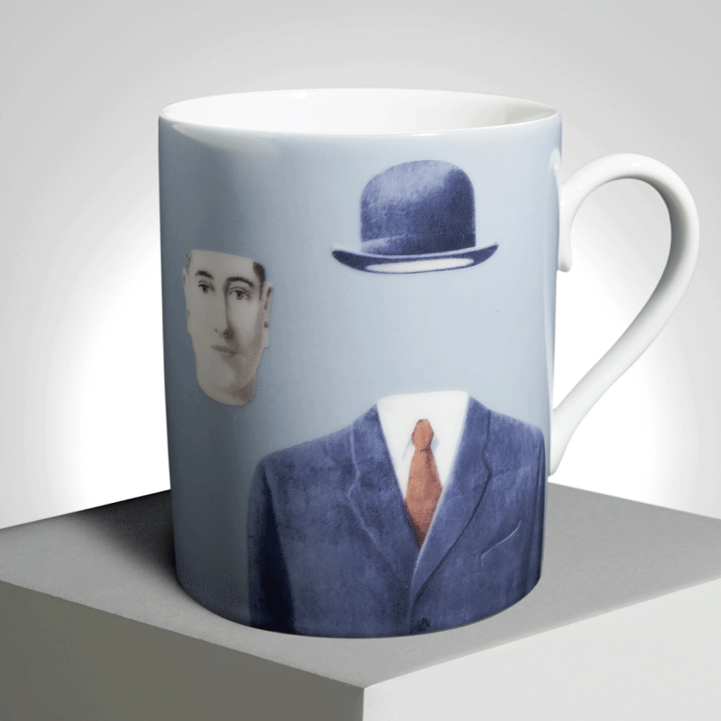 René Magritte 'Pelerin' Limoges Porcelain Mug - Image 2