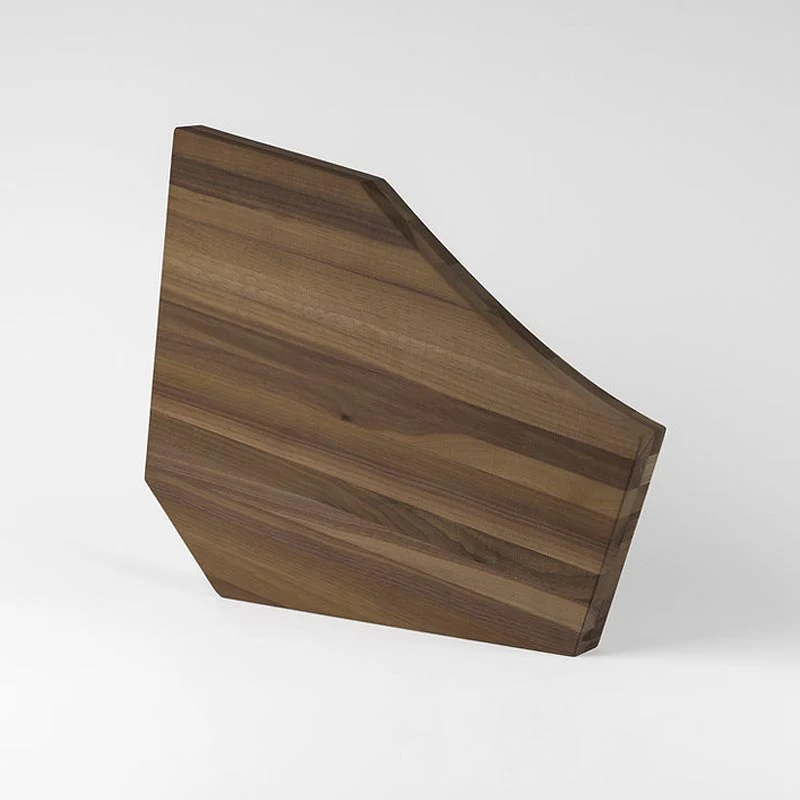 Scultura Walnut Wood Chopping Board, 40cm x 30cm, des.  Sirine Graiaa for knIndustrie - Image 3