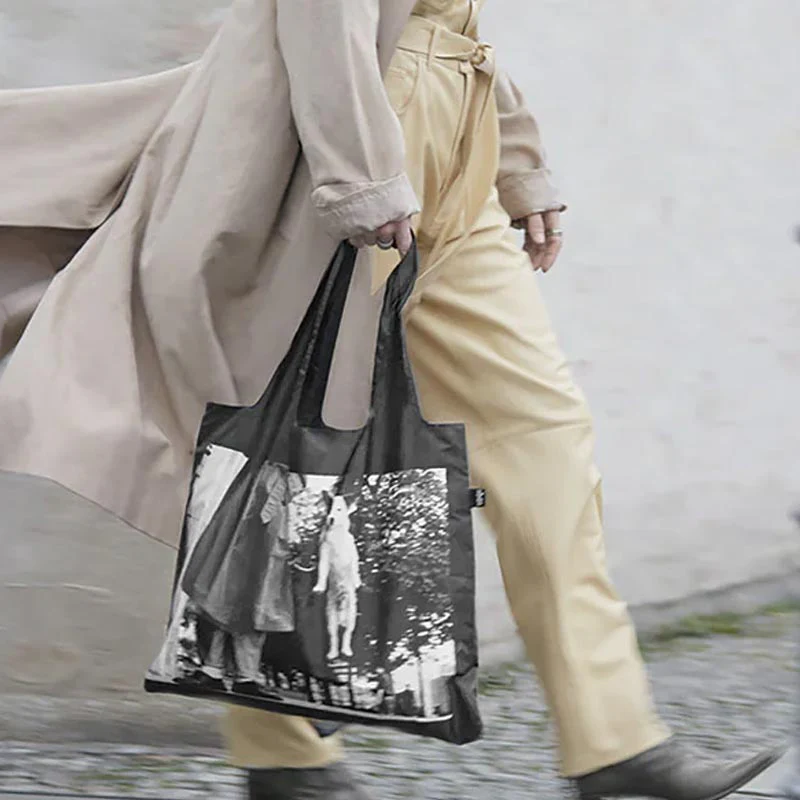 LOQI Foldaway Shopping Bag - Elliot Erwitt - Dog Jumping - Image 3
