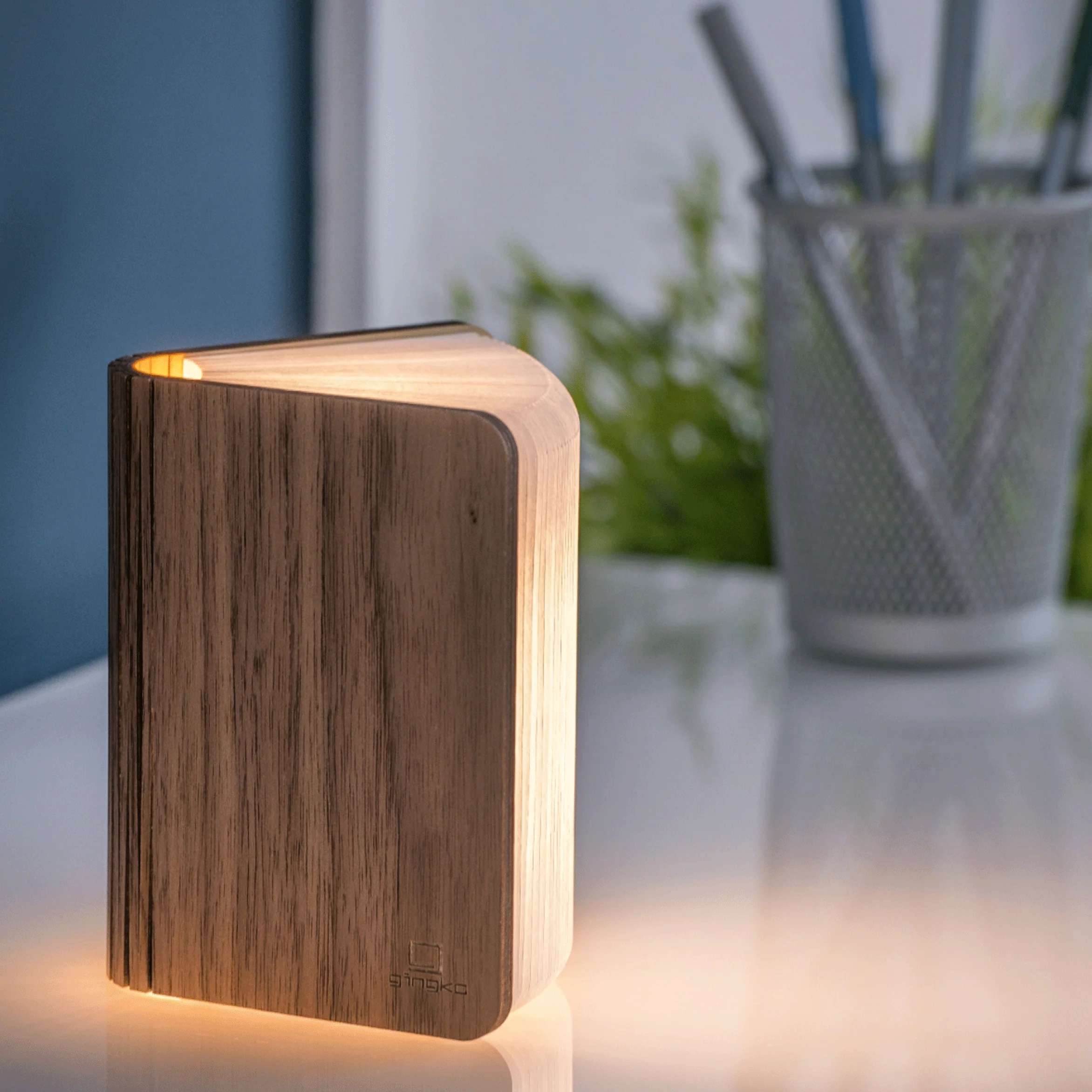 Smart Book Light Mini - Walnut - des. Paul and Natalie Sun - Image 4