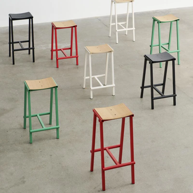 Taburete 8 Bar Stool - Low - Signal Red Powder Coated Base / H65 Water-Based-Lacquered Oak Veneer Seat, des. Marc Morro for HAY - Image 4