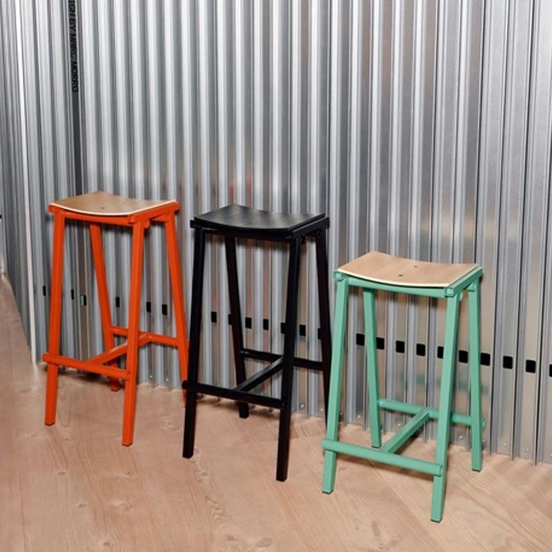 Taburete 8 Bar Stool - Low - Signal Red Powder Coated Base / H65 Water-Based-Lacquered Oak Veneer Seat, des. Marc Morro for HAY - Image 5